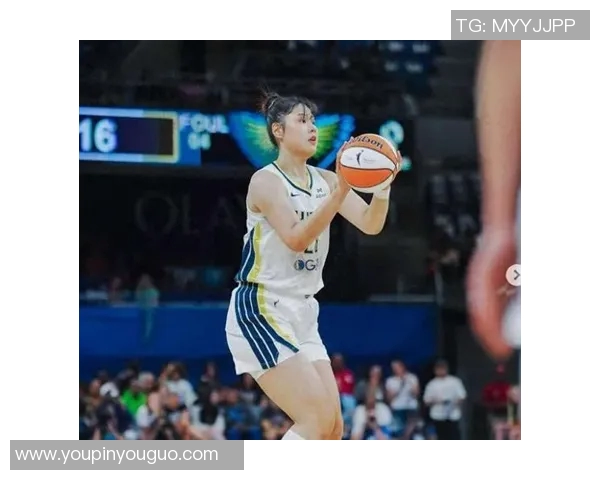李月汝首场比赛表现出色砍下10分15篮板创WNBA生涯新高